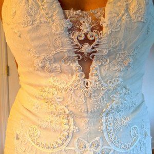 Vera Wang White Size 2-4 Wedding Dress: Never Worn!